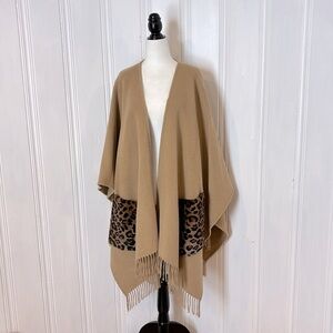 NWOT ELIE TAHARI tan wool poncho with real kangaroo fur pockets